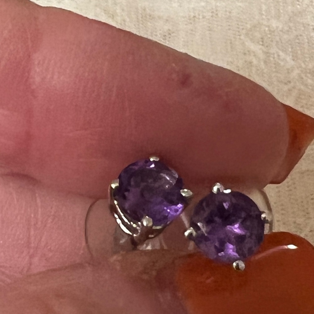 💜Amethyst stud earrings in sterling silver